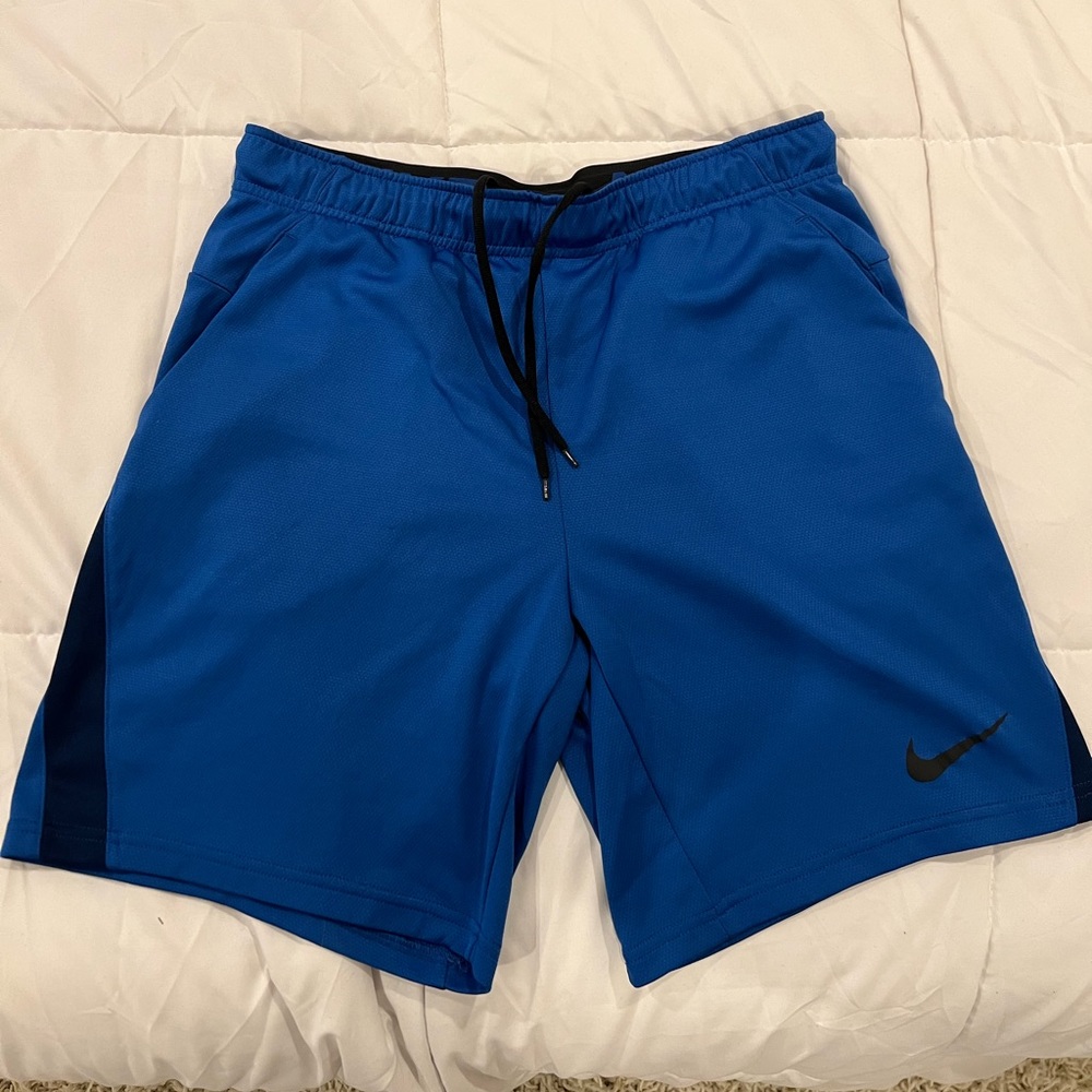 Men’s medium Nike shorts